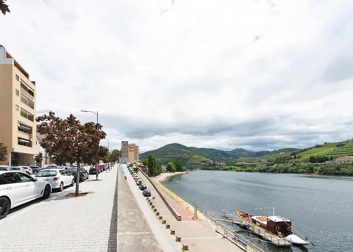 아파트 Penthouse Douro Valley With Terrace 페소다레과